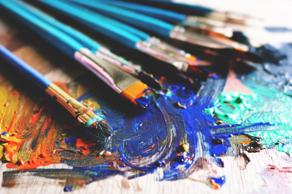 Art Brushes, free public domain CC0 image. Art Brushes with set on a paint pallette